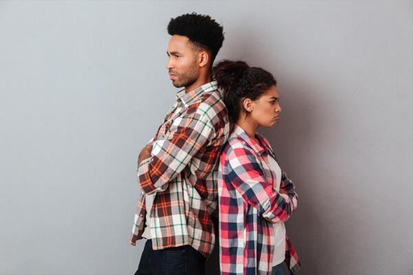 El dominicano solo percibe el maltrato como el daño físico, ignorando el maltrato emocional, sexual, psicológico o financiero. Imagen diseñada por Freepik.