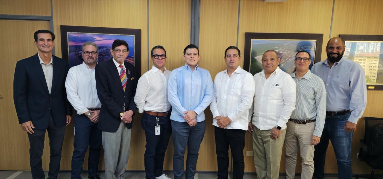 La Asociación Dominicana de Centros y Operadores Logísticos (ASOLOGIC) anunció la nueva junta directiva, presidida por Mario Chong.