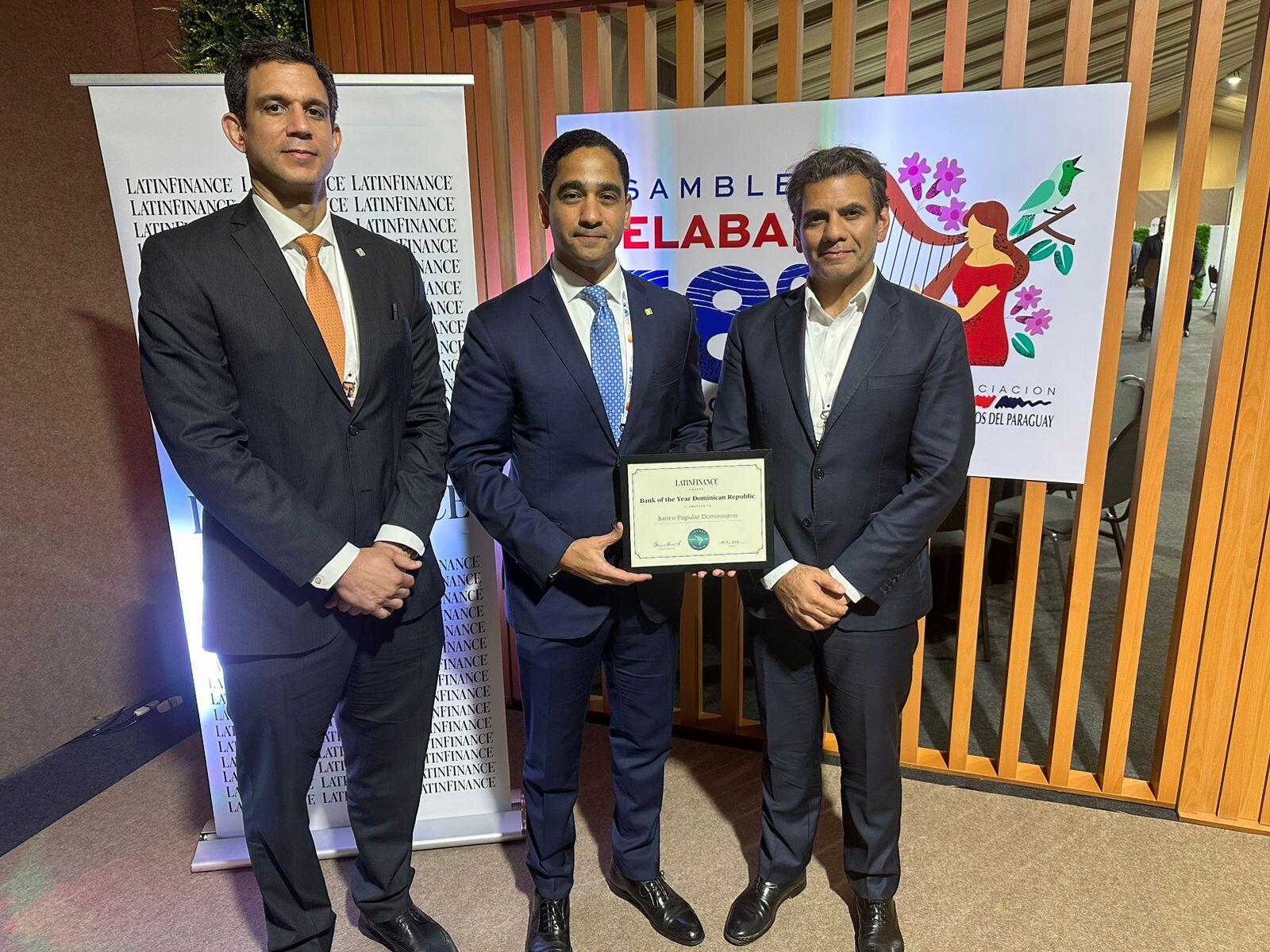 Desde la izquierda, los señores Luis Javier Jiménez, Edward Baldera y Taimur Ahmad.