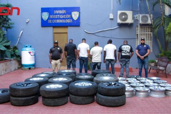 La red criminal se dedicaba a sustraer repuestos, especialmente neumáticos y aros, de vehículos de alto valor económico.