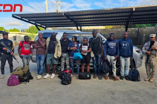 Cuerpo Especializado de Seguridad Fronteriza Terrestre (CESFronT) detiene nacionales haitianos. 