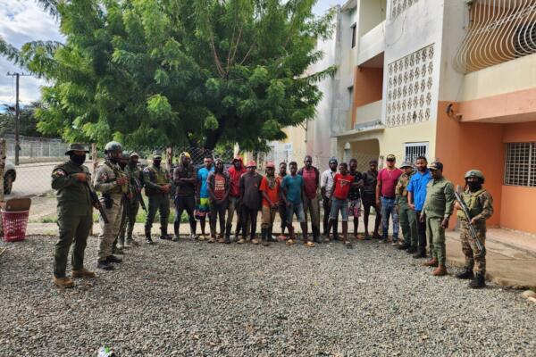 Detienen a 13 haitianos por afectar zonas de Presa Sabaneta