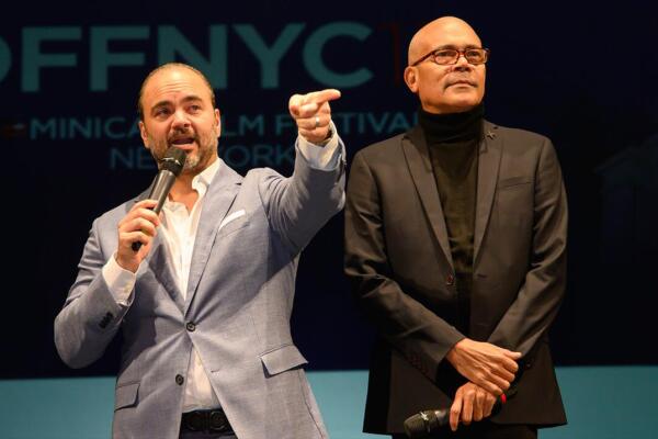 Giancarlo Beras-Goico cineasta, y Armando Guareño, director del DFFNYC durante la noche de clausura. 