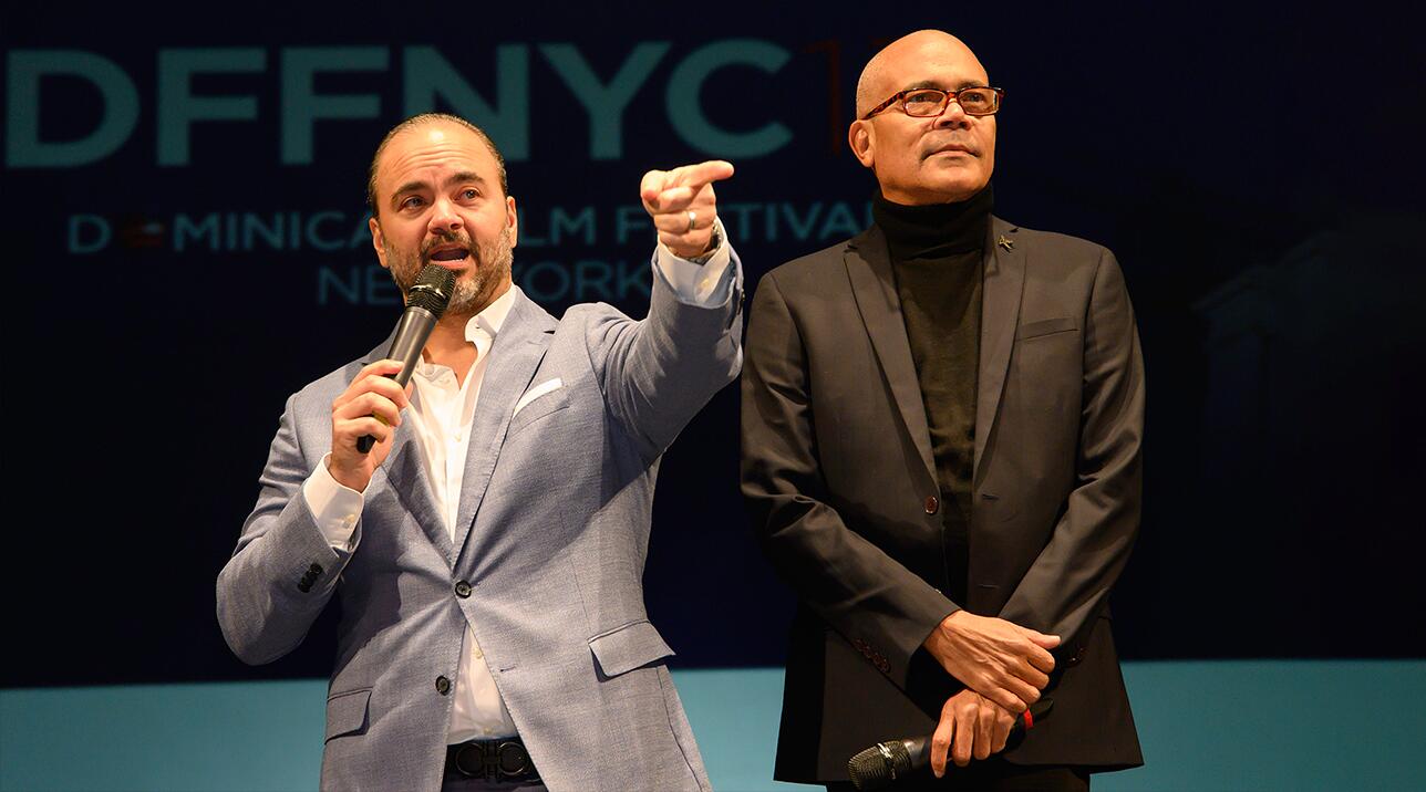 Giancarlo Beras-Goico cineasta, y Armando Guareño, director del DFFNYC durante la noche de clausura.