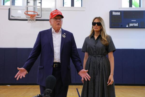 Donald Trump Junto a su esposa Melania Trump, dando declaraciones a la prensa. Fuente externa 