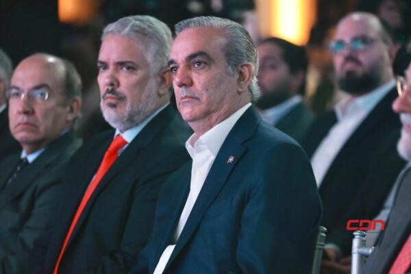 Iván Duque destaca el liderazgo de Luis Abinader al frente de RD