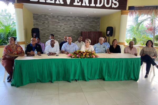 El Clúster destacó los avances en mejoras genéticas del ganado en Hato Mayor, posicionando la carne local como una opción premium.
