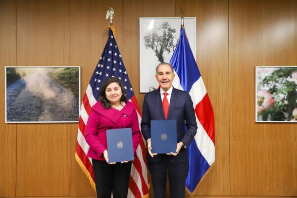 Embajada de los EE.UU. y Ministerio de Educación Superior renuevan acuerdo de programa de becas