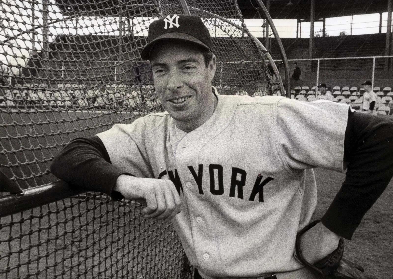 Joe DiMaggio, jugador de los Yankees de Nueva York, fue un jugador excepcional y recordamos que un día como nació esta leyenda del béisbol.
