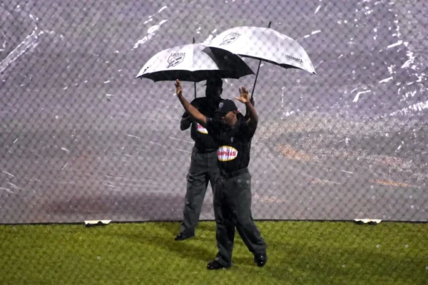 Juego de Gigantes y Estrellas de la pelota invernal pospuesto por lluvia
