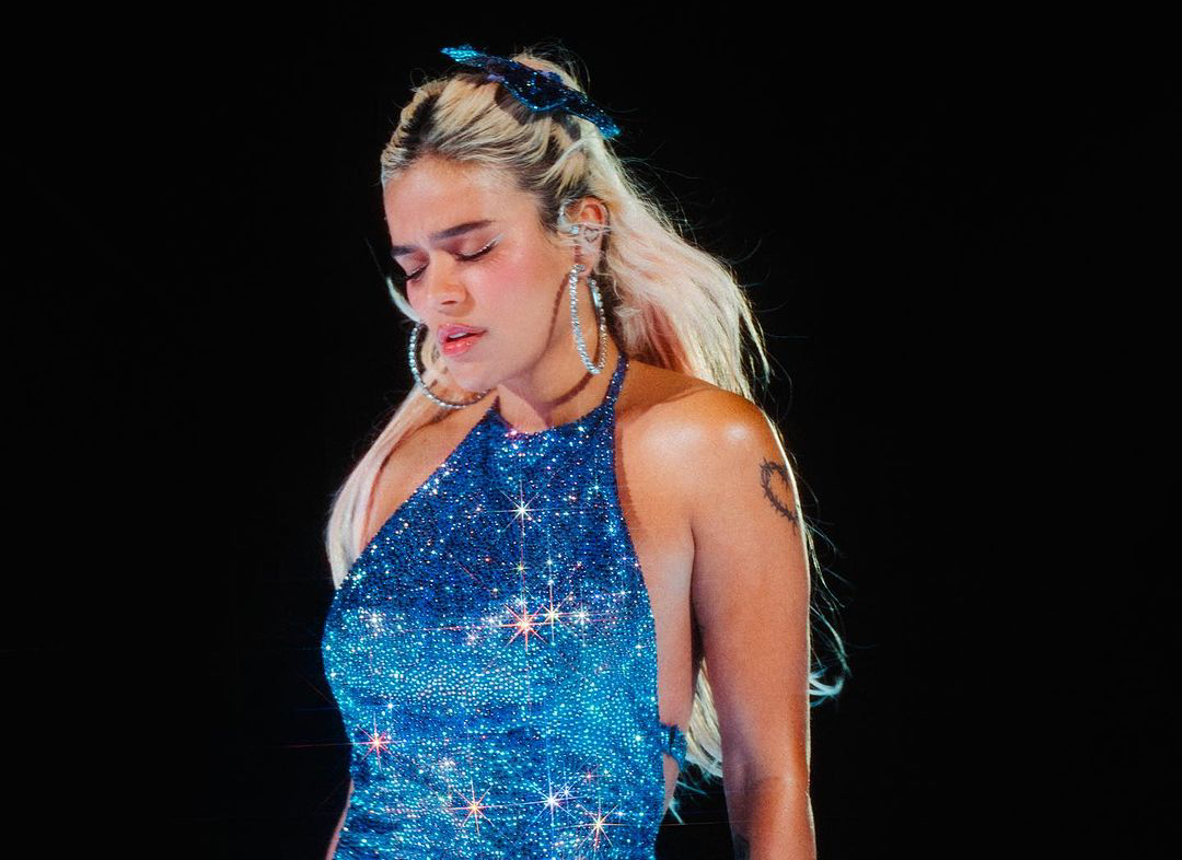 Karol G pide disculpas tras las críticas por su nueva canción "+57"