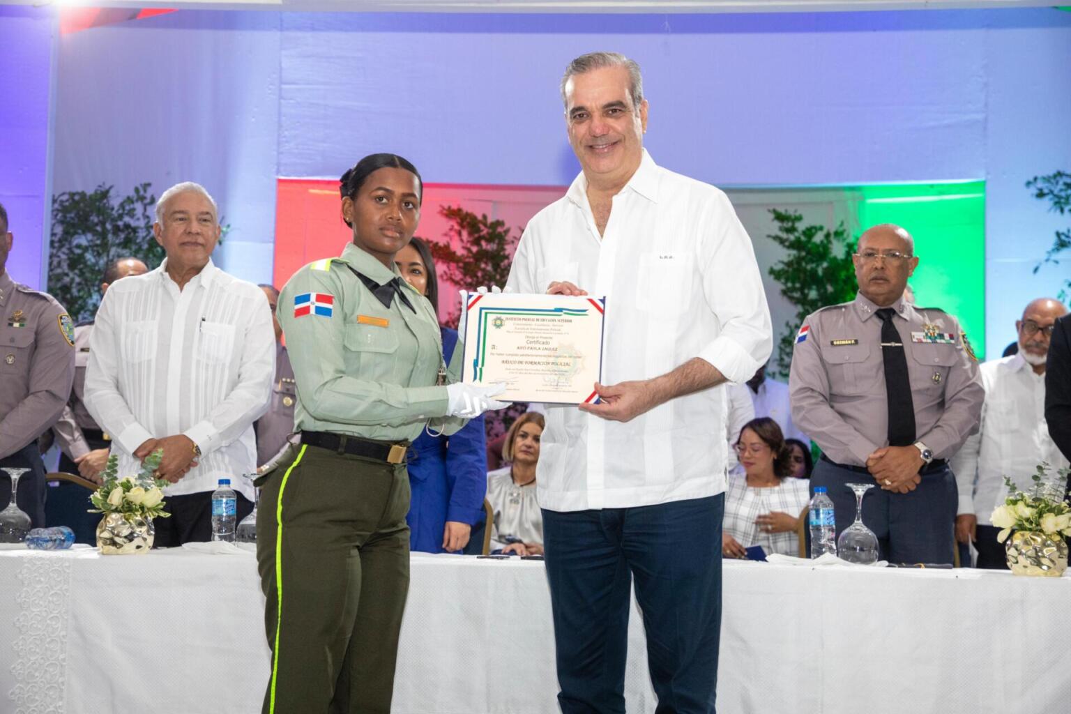 Más de mil agentes graduados en el marco de la Reforma Policial