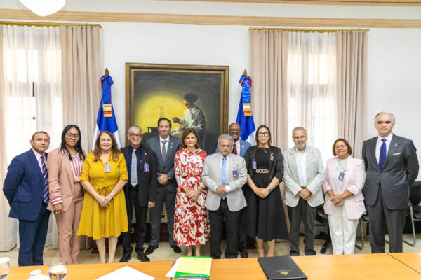 La reunión se llevó a cabo en el Palacio Presidencial y se acordó un segundo encuentro con el presidente Abinader. 