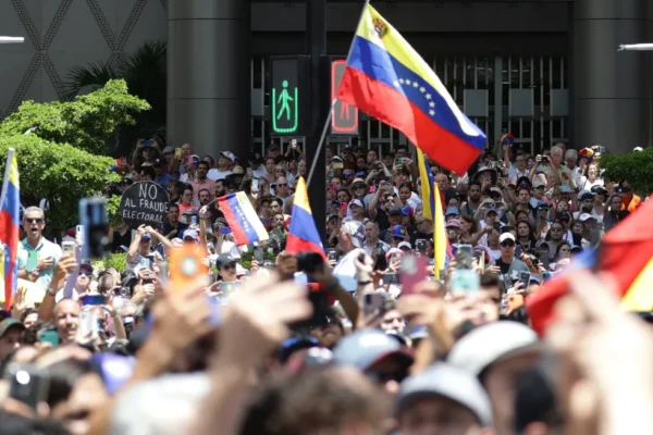 Miles de venezolanos protestan contra los resultados de las elecciones presidenciales brindados por el Consejo Nacional Electoral (CNE). EFE/ Ronald Peña R