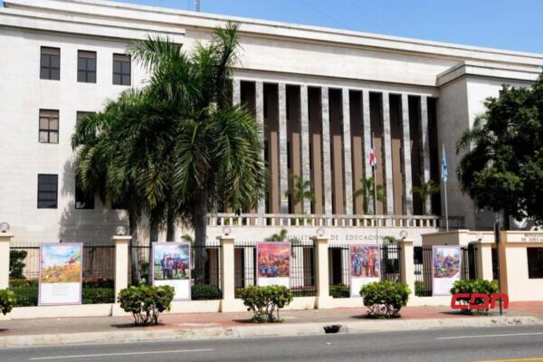 Minerd desvincula más de 600 docentes por abandono de puesto.(foto, fuente externa)