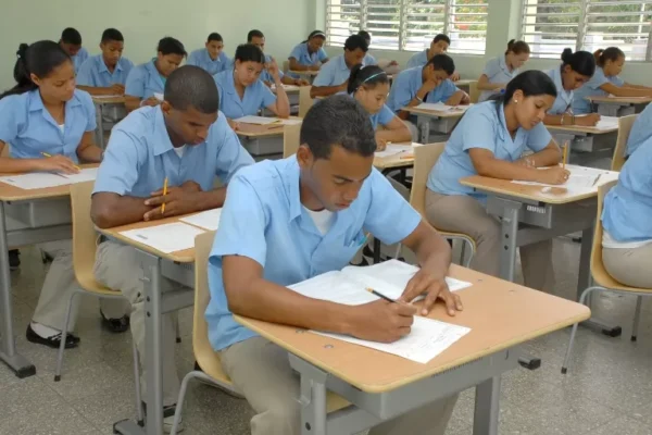 Ministerio de Educación presenta estadísticas de matriculación, promoción y abandono en escuelas