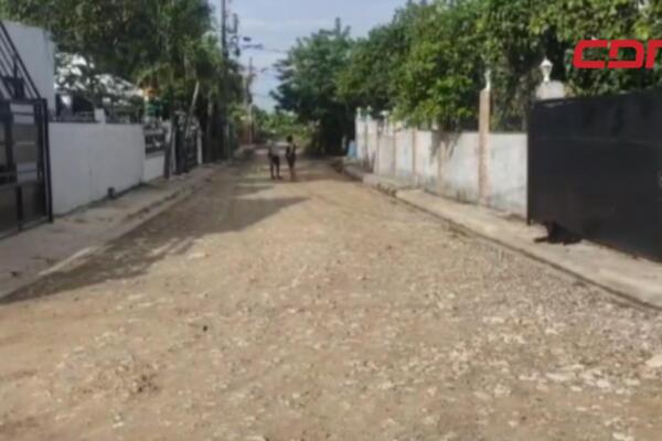 Los vecinos hicieron un llamado al alcalde de Santiago, Ulises Rodríguez, y a la Liga Municipal para que retomen los trabajos de reparación de las vías.