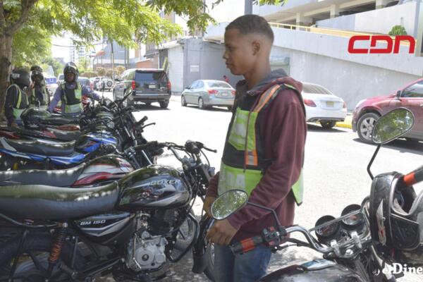 Algunos motociclistas se mostraron a favor, ya que ayudaría a disminuir los altos niveles, sin embargo, otros dijeron no estar de acuerdo. 