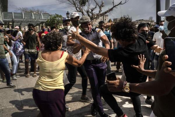 El 11J en Cuba: Un 35% de los detenidos (554 personas) continúan presos, con condenas de hasta 20 años