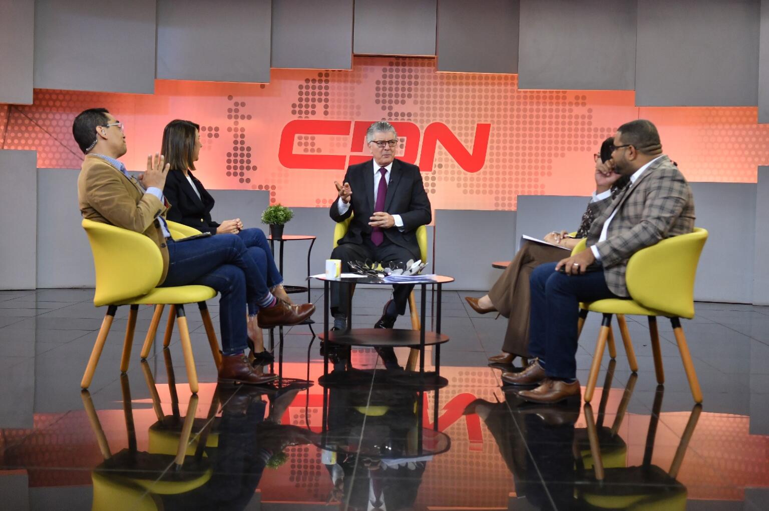 Federico Jovine, Katherine Hernández, Roberto Santana, Yanessi Espinal y Héctor Marte.