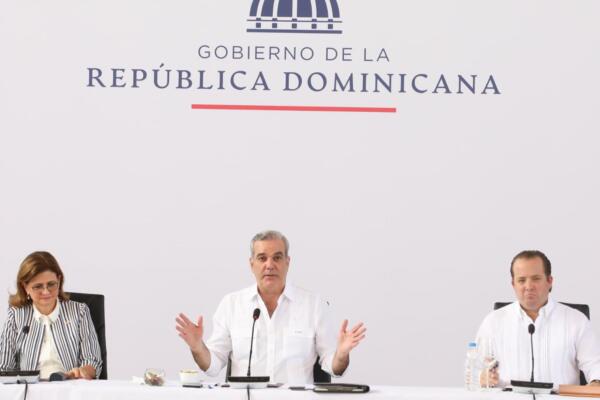 Presidente Luis Abinader y la vicepresidenta Raquel Peña.