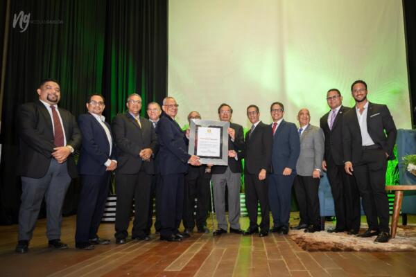 El grupo de amigos La Peñita celebró un evento especial en el Teatro Don Bosco para rendir homenaje a Don Pablo Grullón.