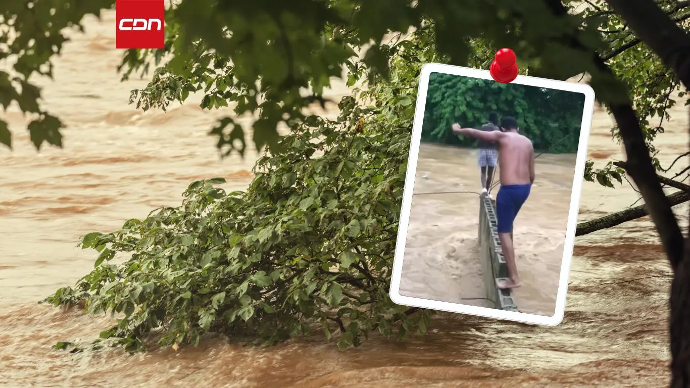 Varios jóvenes se lanzaron al río Duey en Higüey, a pesar de que había aumentado su caudal debido a las fuertes lluvias.