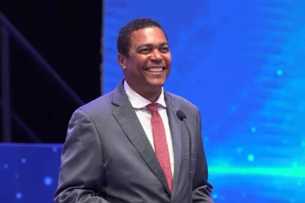 Ratifican a Víctor D´Aza como secretario general de la Liga Municipal Dominicana