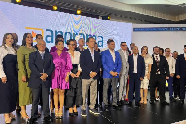 Relanzan emisora radial Panorama FM 96.9 con grandes figuras de la comunicación dominicana