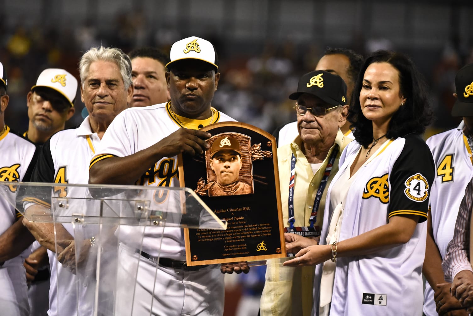 Miguel Tejada se entregó a la causa aguilucha, incluso en la temporada 2002, cuando ganó el premio Jugador Más Valioso de la Americana