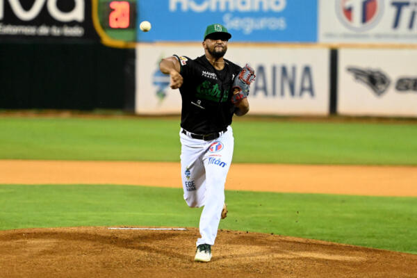 Robinson Piña, abridor Estrellas frente a Leones