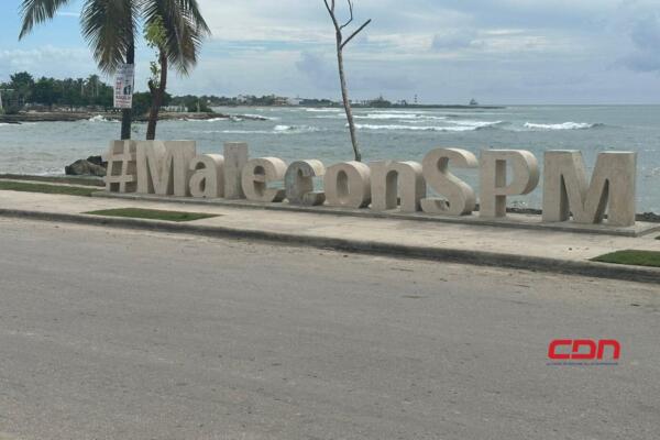  A pesar de la multa impuesta por el Ministerio de Turismo, la constructora Kuky no ha reanudado los trabajos de construcción del malecón de San Pedro de Macorís. (foto: CDN)