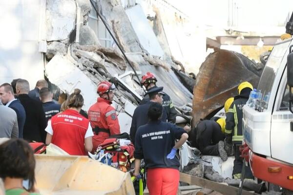 Aumentan a 14 muertos por derrumbe de techo en estación de tren en Serbia 