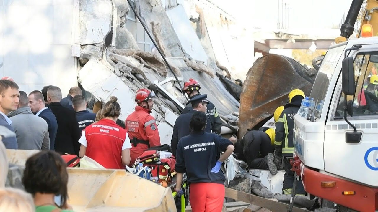 Aumentan a 14 muertos por derrumbe de techo en estación de tren en Serbia
