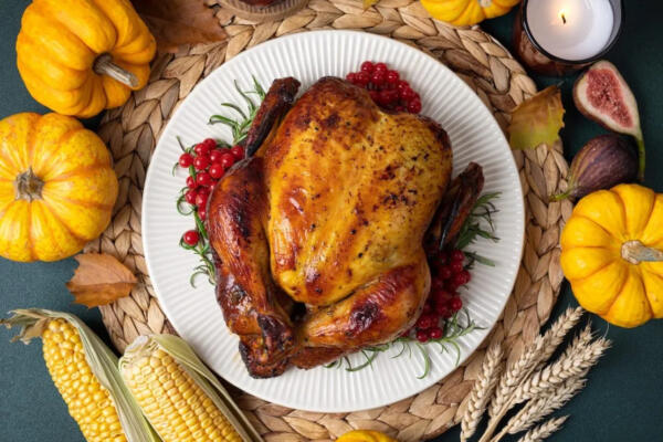Si tu presupuesto está muy ajustado y no crees tener lo suficiente para la cena de Thanksgiving 2024, existen algunas opciones para conseguir alimentos gratis