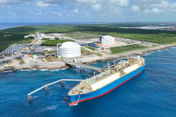 AES Dominicana trabaja para normalizar operaciones en terminal de gas