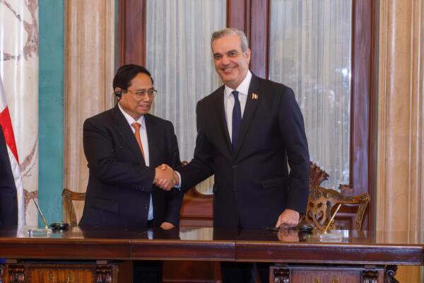 El presidente Luis Abinader y el primer ministro, Pham Minh Chinh