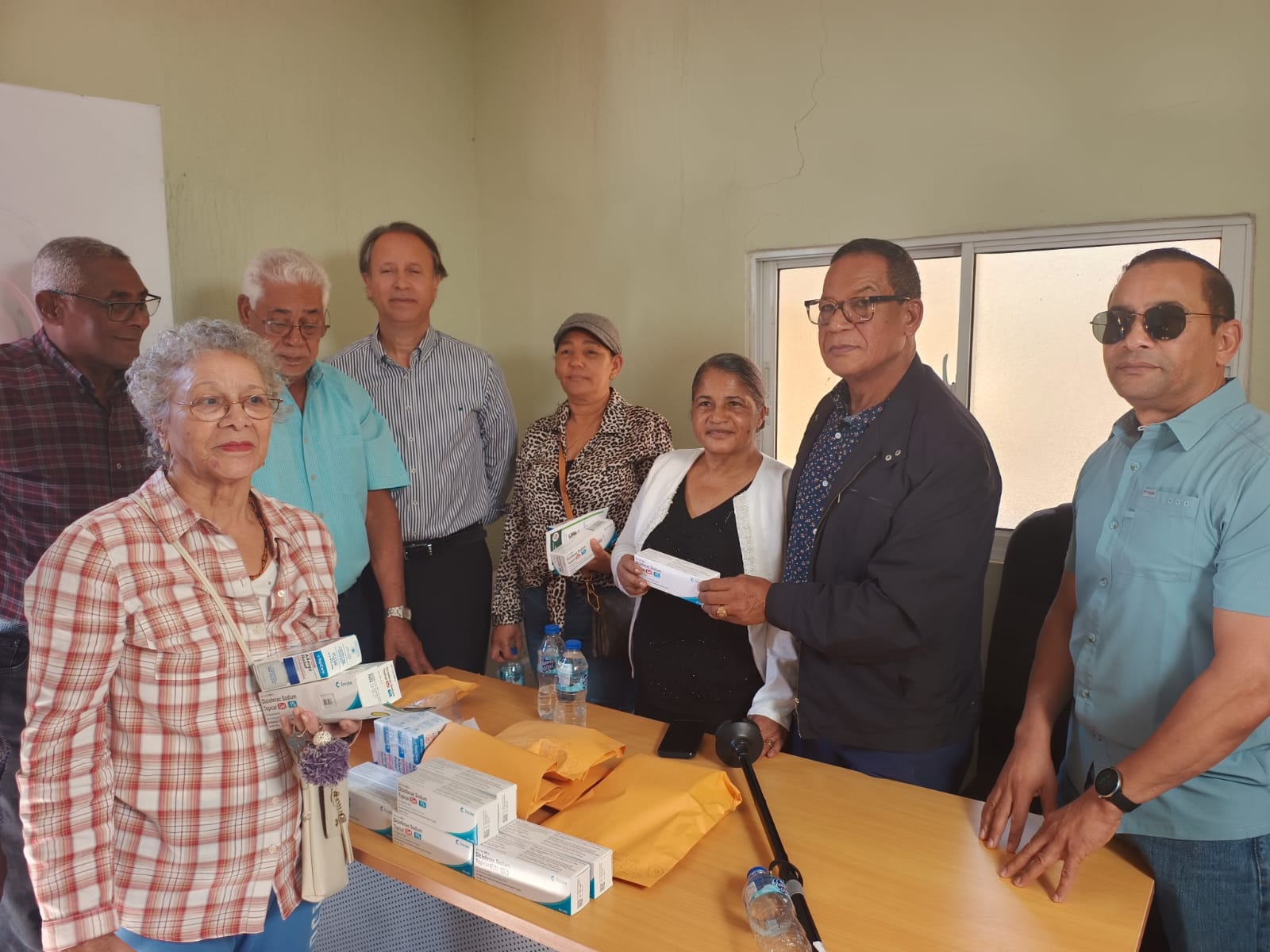 Director de la reserva entrega medicina a comunidades de la región sur