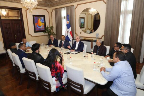 Abinader recibe a representantes de Sodaie