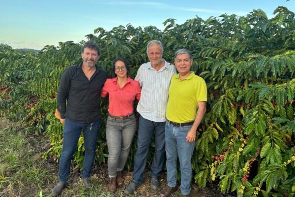 Técnicos de Icafe realizaron una visita a las instalaciones de Induban en Hato Mayor, fortaleciendo la cooperación en el sector cafetalero.