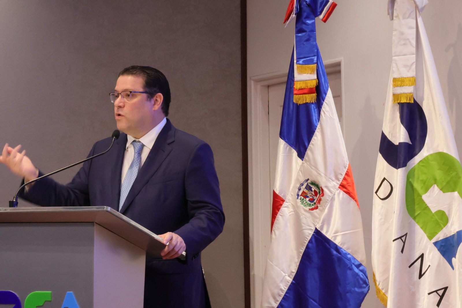 Aduanas presenta un innovador dashboard de datos de comercio