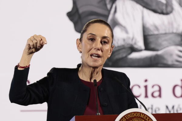 La presidenta de México, Claudia Sheinbaum. participa durante una rueda de prensa este viernes