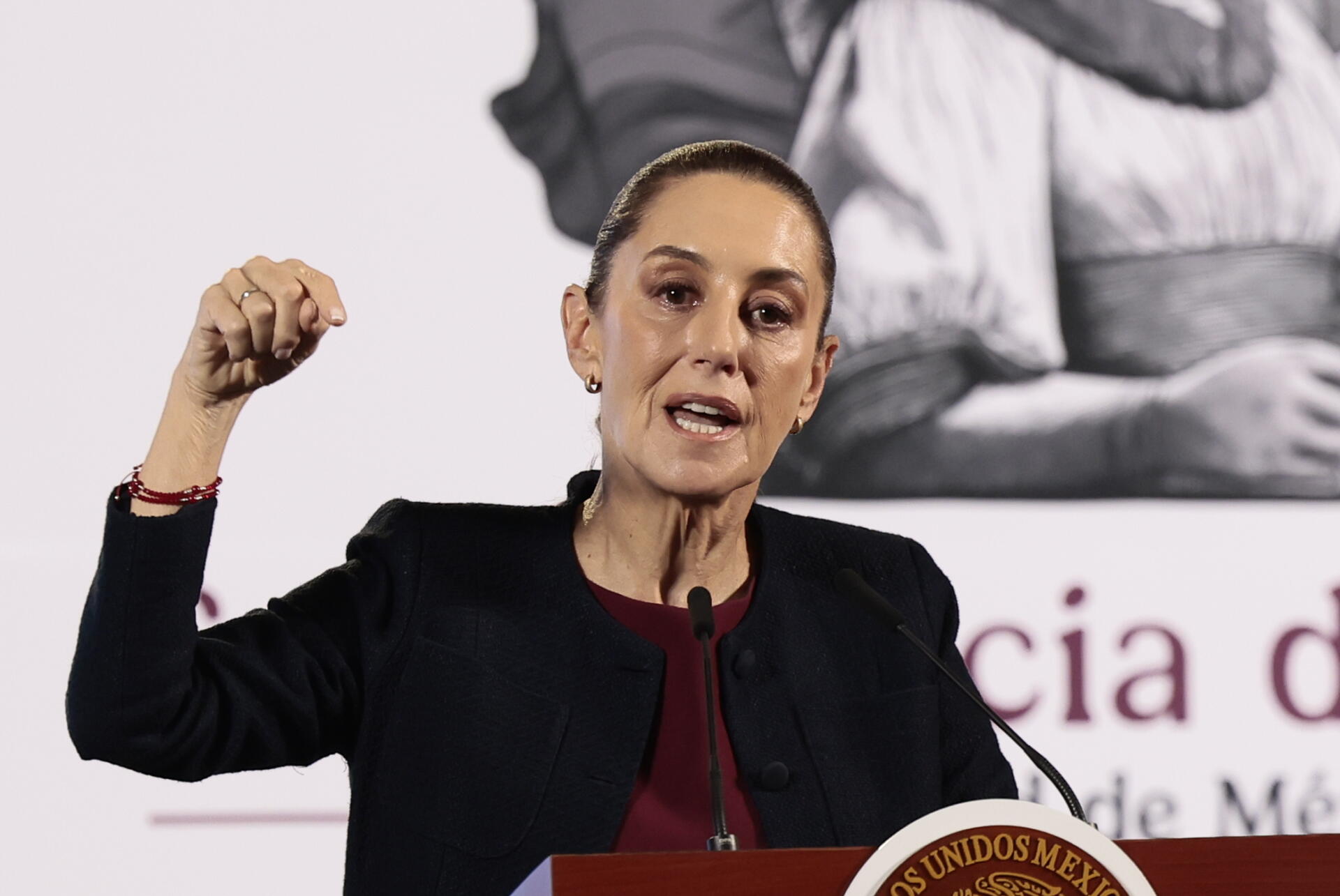 La presidenta de México, Claudia Sheinbaum. participa durante una rueda de prensa este viernes
