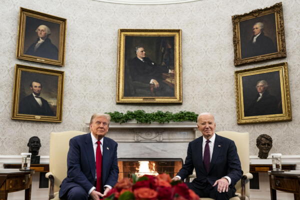 El presidente de los Estados Unidos, Joe Biden, y el presidente electo, Donald Trump, durante su reunión en la Oficina Oval de la Casa Blanca en Washington