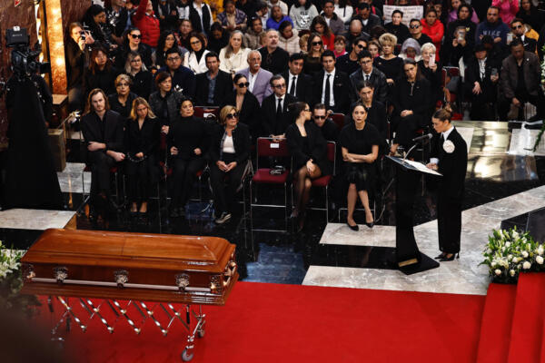 Familiares y amigos participan en el homenaje de la actriz mexicana Silvia Pinal, 