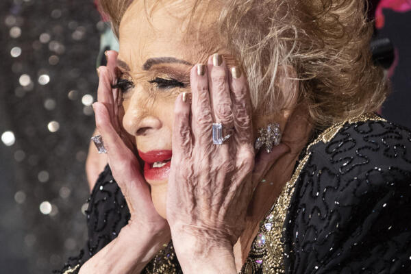 Silvia Pinal, durante un homenaje en el Palacio de Bellas Artes, en Ciudad de México (México). EFE/Isaac Esquivel
