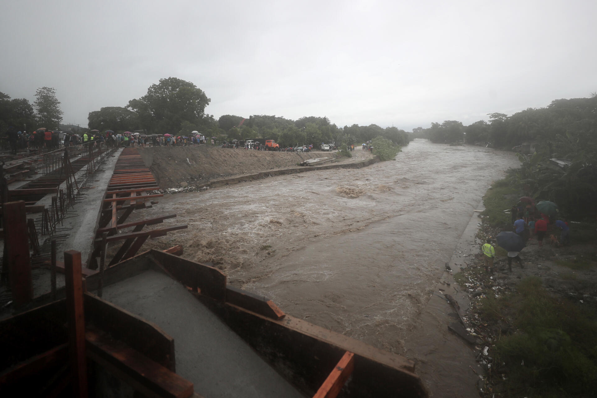 Tormenta tropical Sara se aleja lentamente de Honduras; se intensifican lluvias
