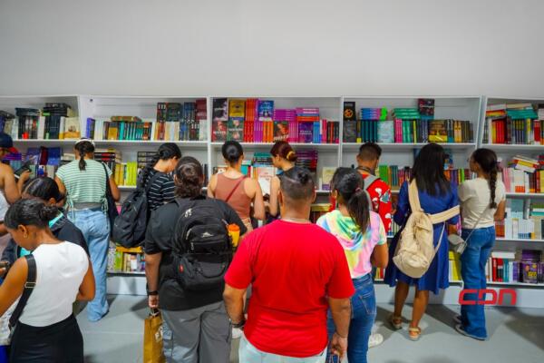 Jóvenes valoran la organización de la Feria del Libro y abogan por más lectura y menos redes sociales.(foto, fuente externa)
