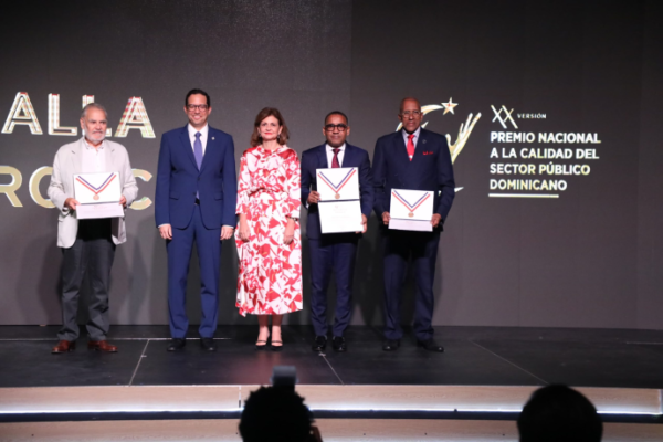 Raquel Peña en la entrega de Premio Nacional a la Calidad. Fuente externa