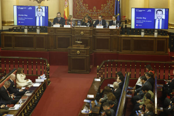 La comisión especial del Senado que estudia el proyecto de modificación al Código Laboral suspendió hasta enero.